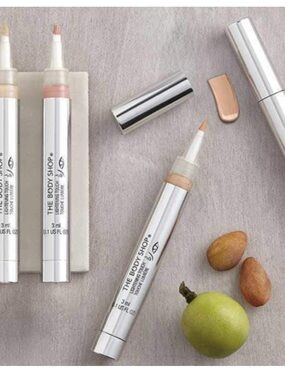The Body Shop Lightening Touch- 03 NWT